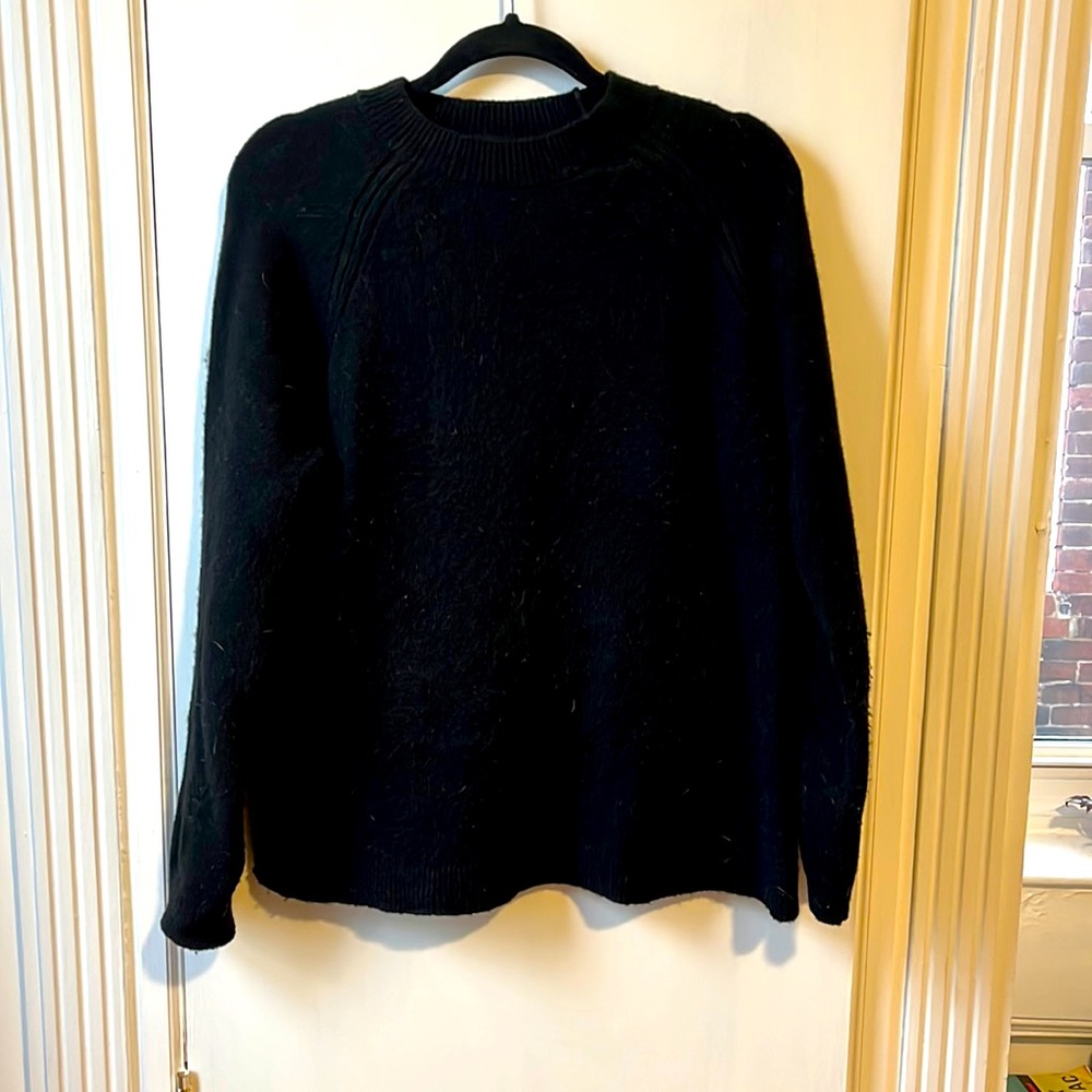 Oversized black crew-neck comfy maternity sweater